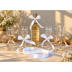 Персонализиран сватбен комплект „Преплетени сърца“ – бутилка и 4 чаши с имена и дата